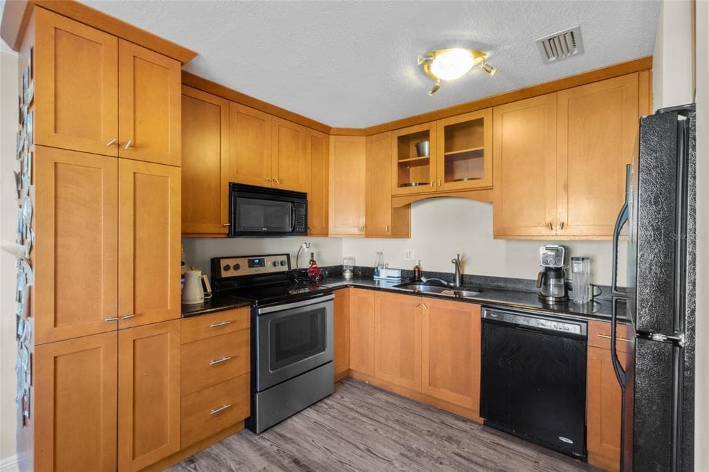 5202 BEACH DRIVE SE D photo 12