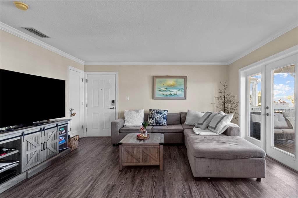 5202 BEACH DRIVE SE D photo 7