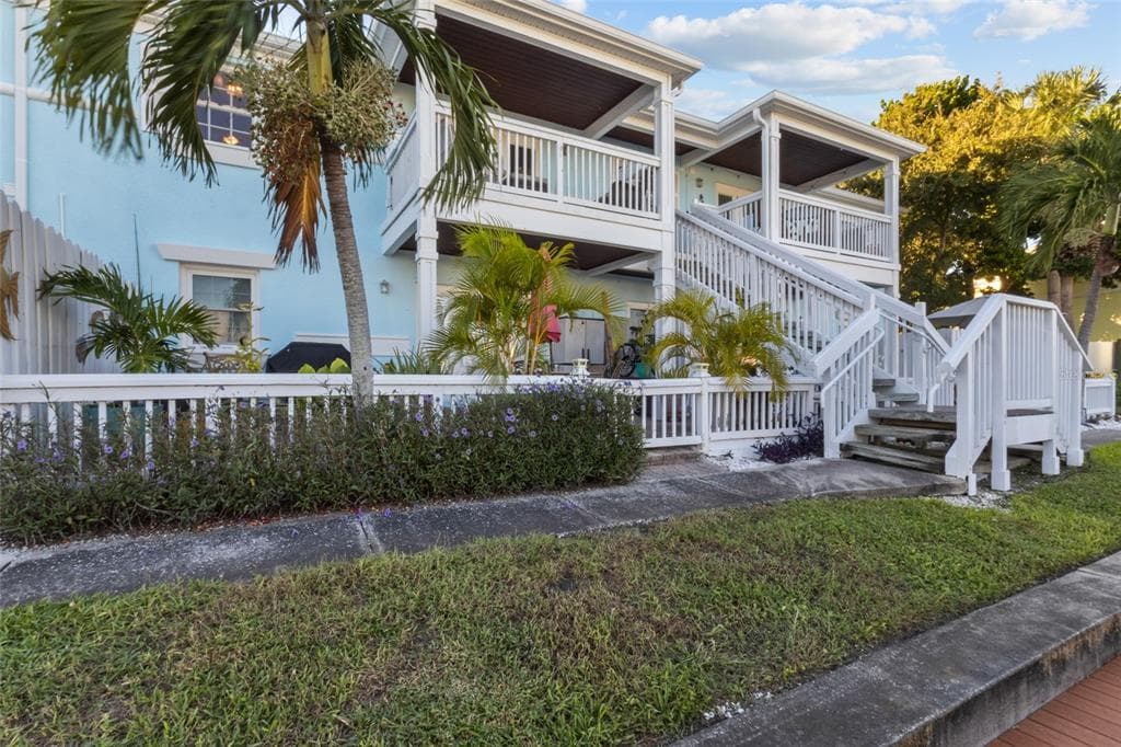 5202 BEACH DRIVE SE D photo 1