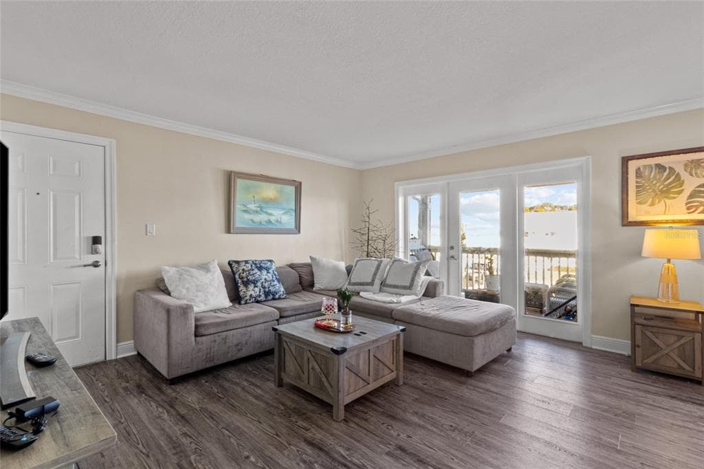 5202 BEACH DRIVE SE D photo 9