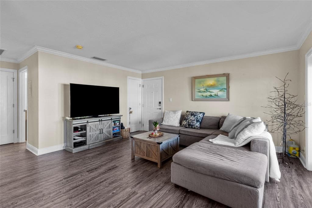 5202 BEACH DRIVE SE D photo 10