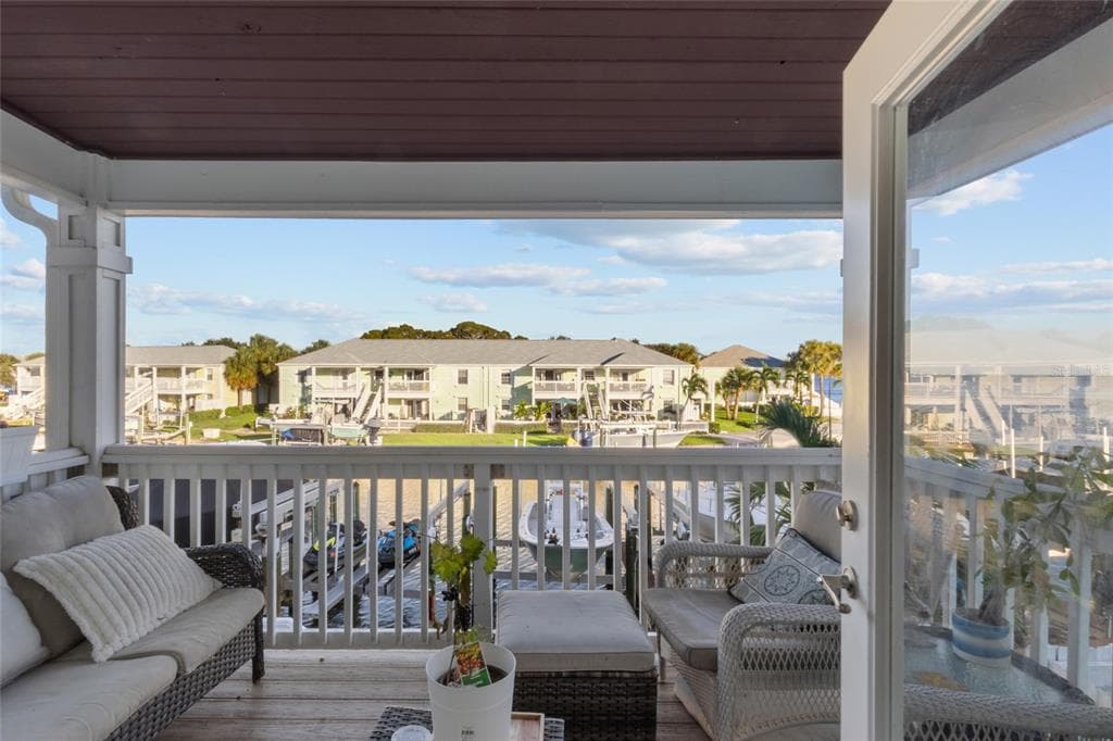 5202 BEACH DRIVE SE D photo 18