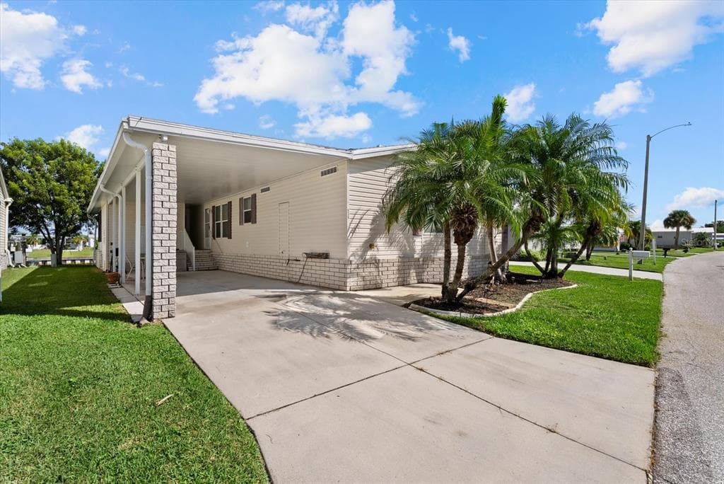 636 BLACKBURN BOULEVARD photo 2