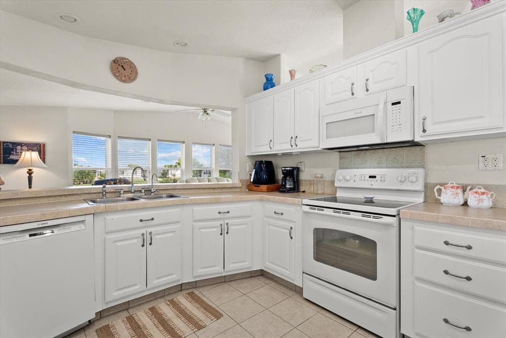 636 BLACKBURN BOULEVARD photo 12