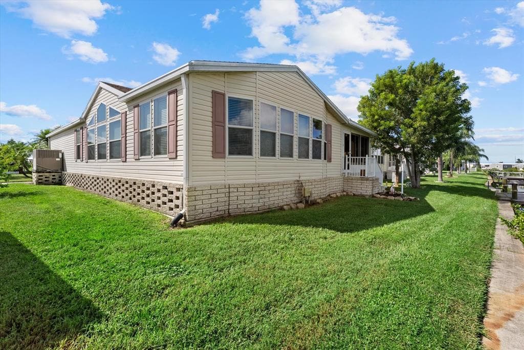 636 BLACKBURN BOULEVARD photo 7