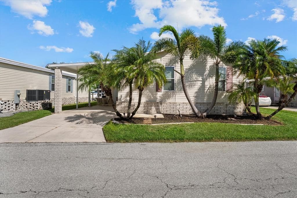 636 BLACKBURN BOULEVARD photo 1