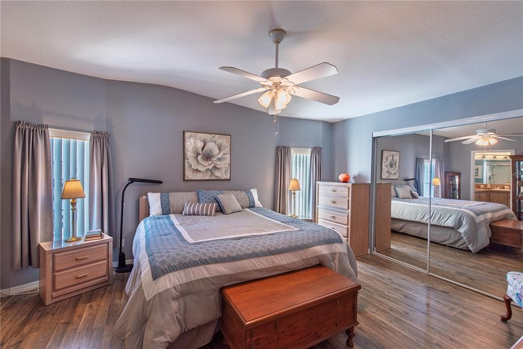 35 EMDEN CIRCLE photo 9