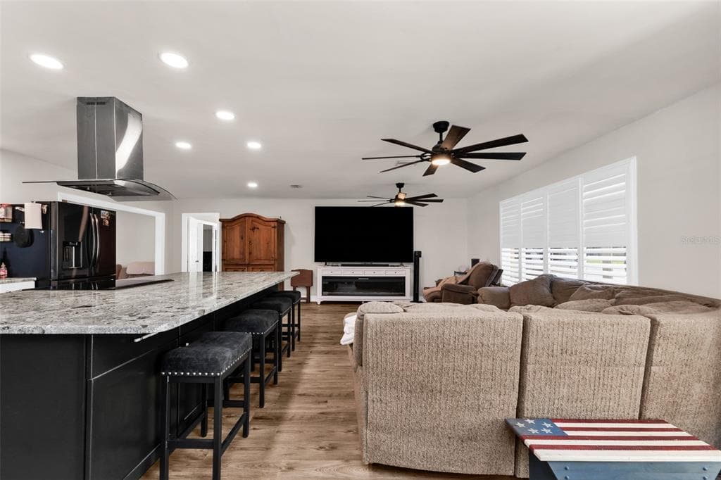 536 MATARES DRIVE photo 6
