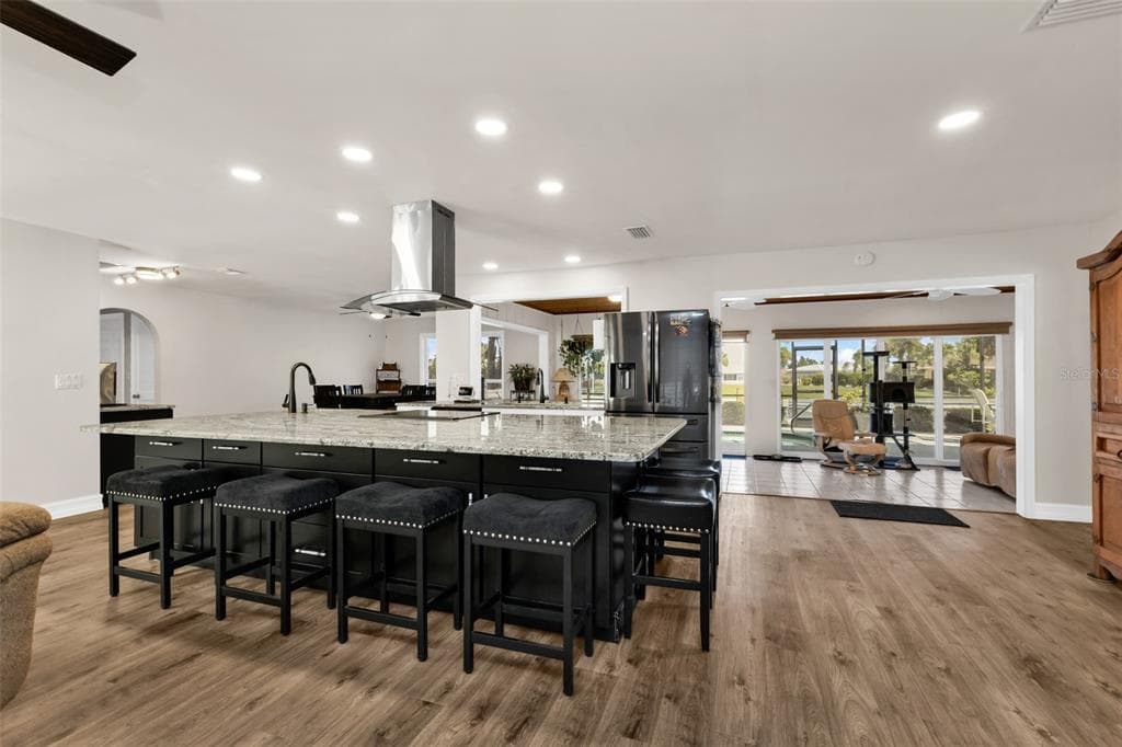 536 MATARES DRIVE photo 12
