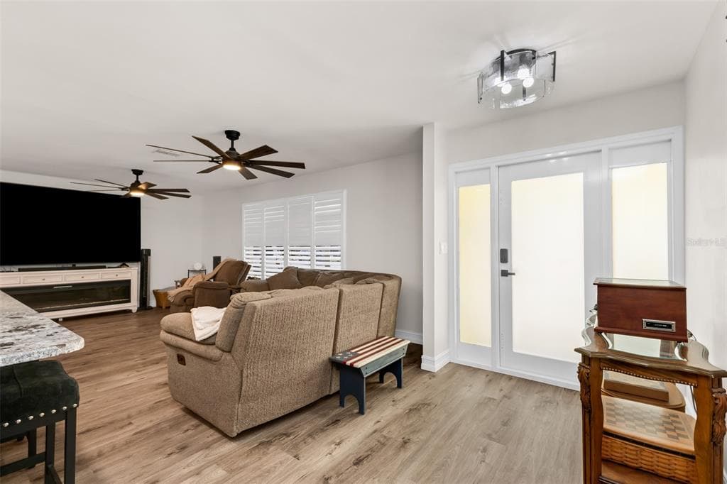 536 MATARES DRIVE photo 5
