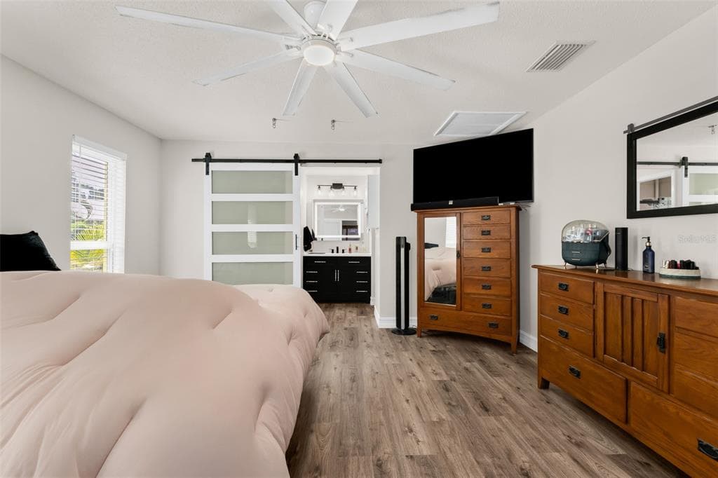 536 MATARES DRIVE photo 21