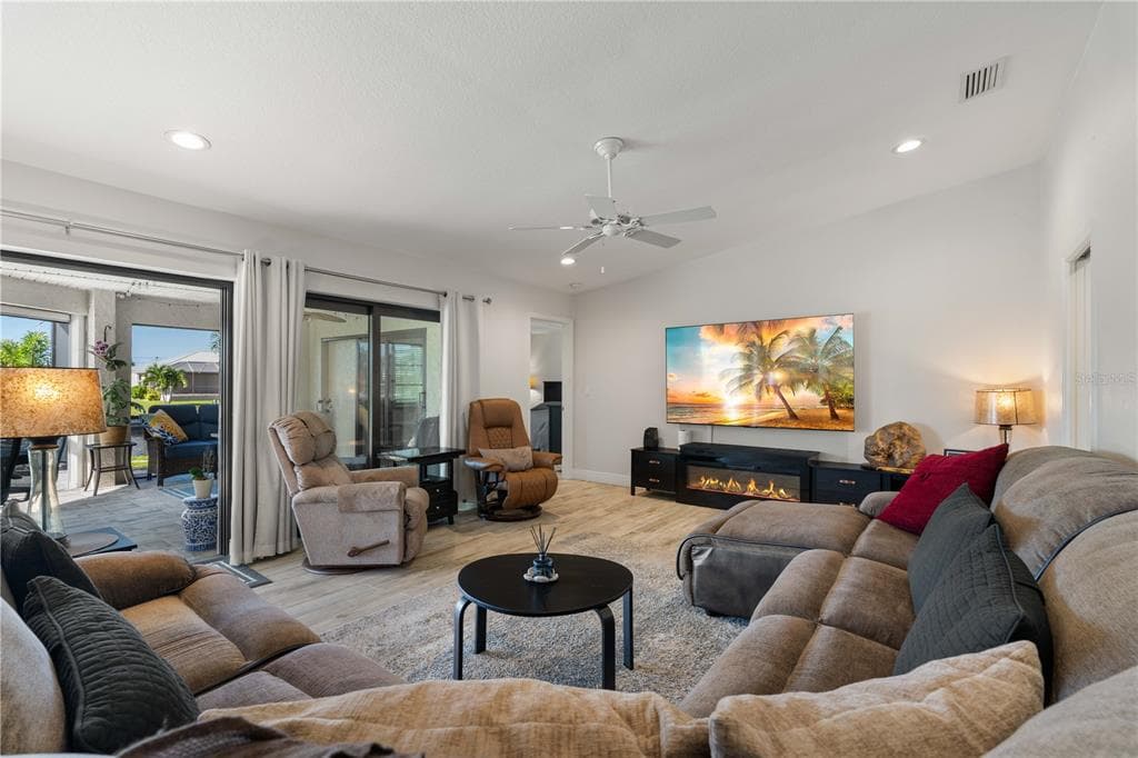 341 DELIDO COURT photo 3