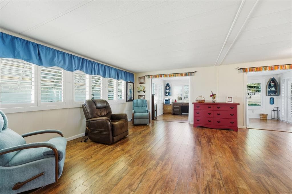 110 MARTINIQUE ROAD photo 21