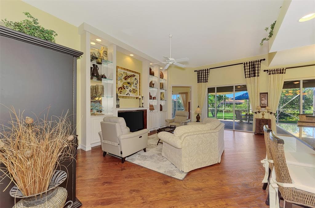 5882 BENEVENTO DRIVE photo 13