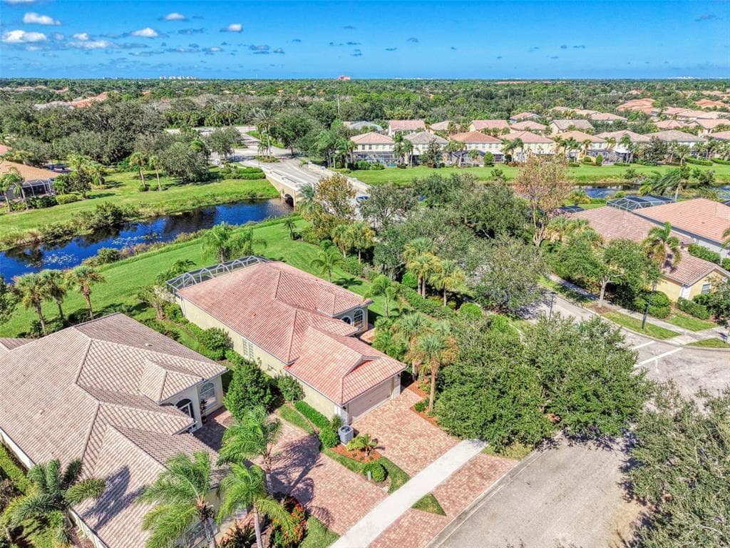 5882 BENEVENTO DRIVE photo 4