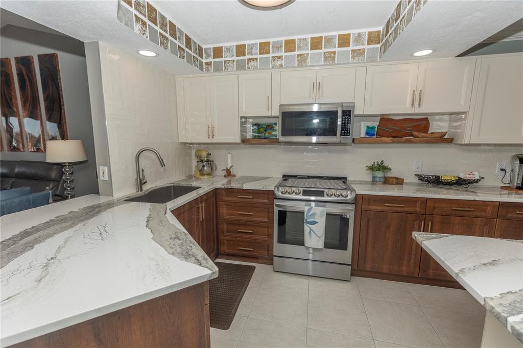 1401 S MCCALL ROAD B-306 photo 6