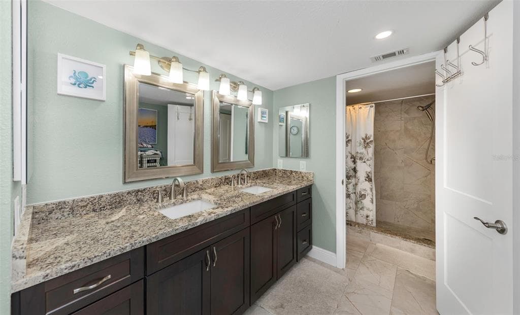 736 ISLAND WAY 601 photo 23