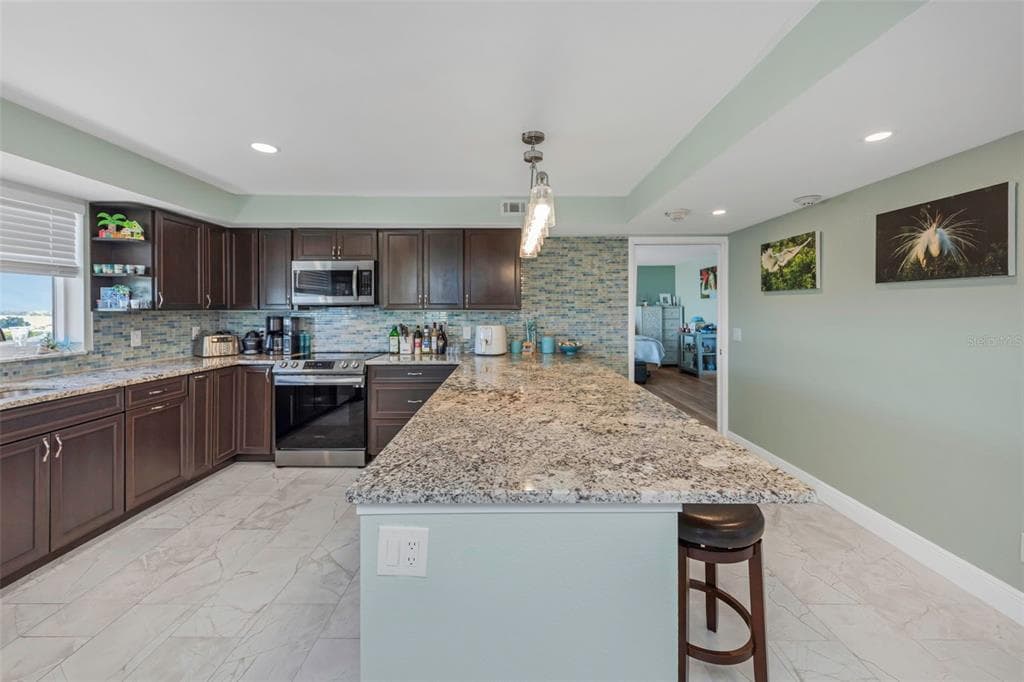 736 ISLAND WAY 601 photo 6