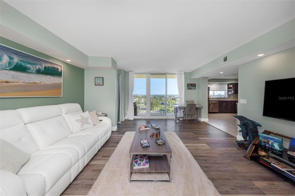 736 ISLAND WAY 601 photo 12