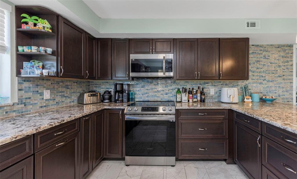 736 ISLAND WAY 601 photo 5