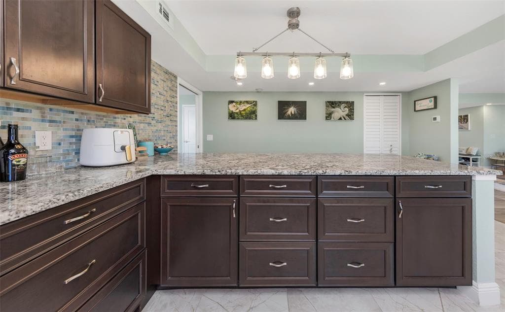 736 ISLAND WAY 601 photo 9