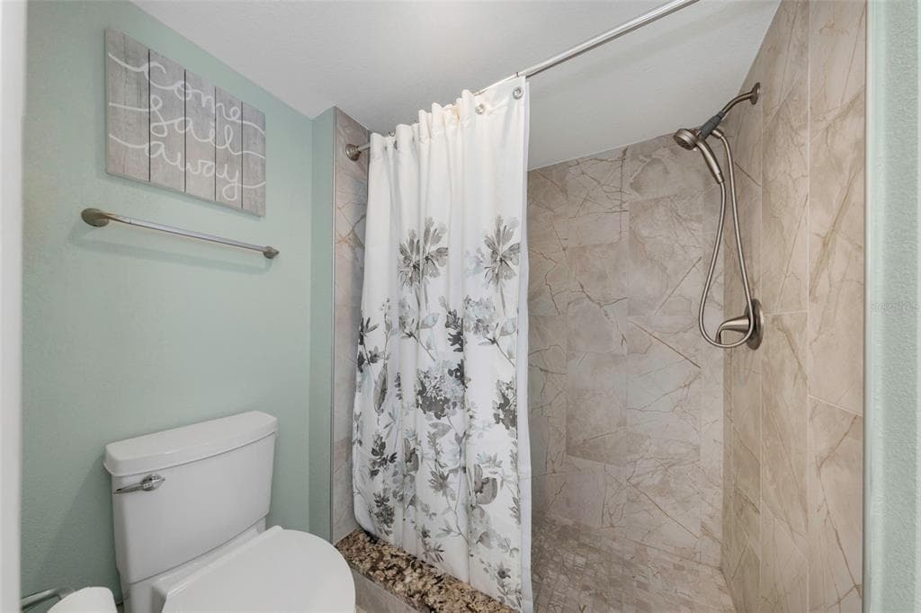 736 ISLAND WAY 601 photo 24