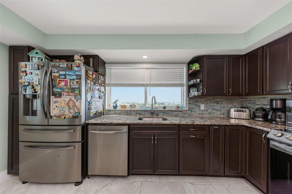 736 ISLAND WAY 601 photo 10