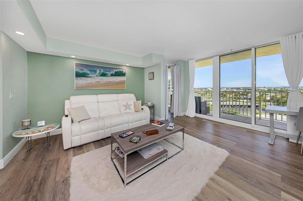 736 ISLAND WAY 601 photo 14