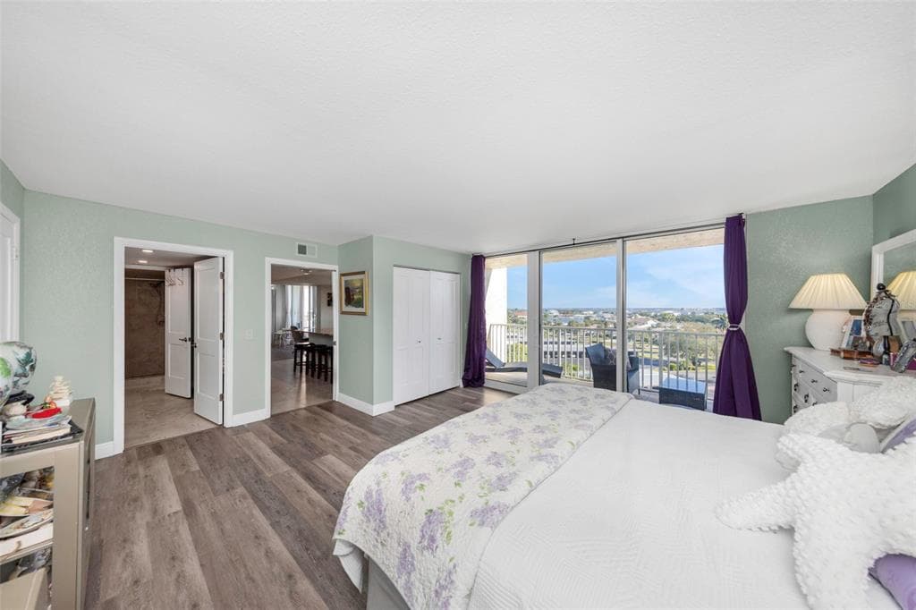 736 ISLAND WAY 601 photo 18