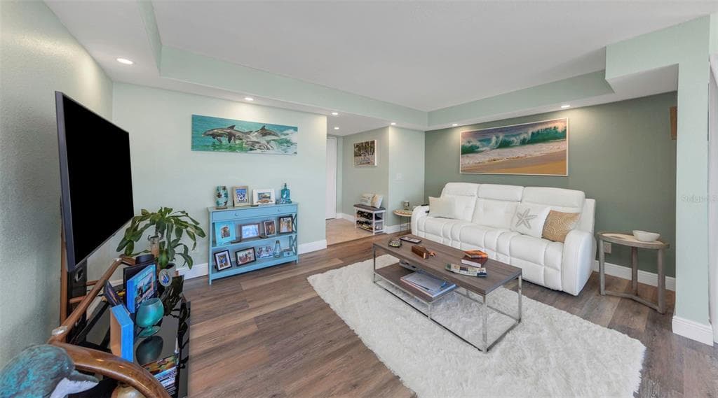 736 ISLAND WAY 601 photo 11