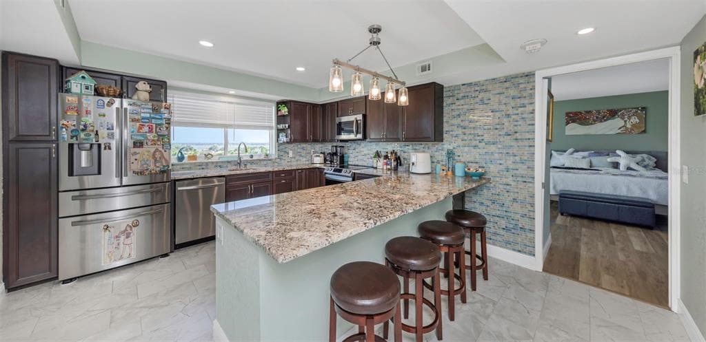 736 ISLAND WAY 601 photo 4