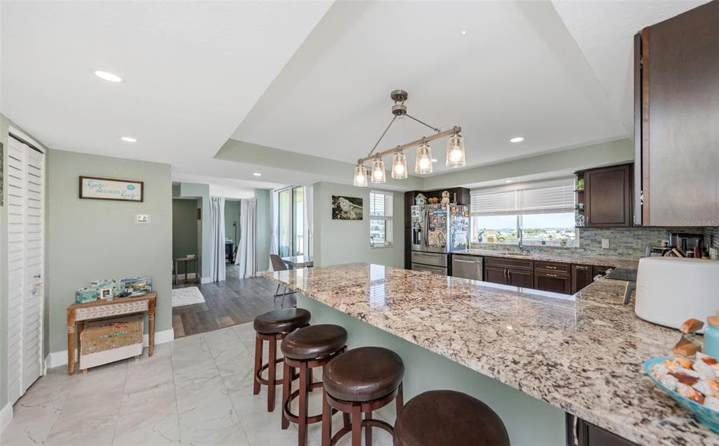 736 ISLAND WAY 601 photo 8