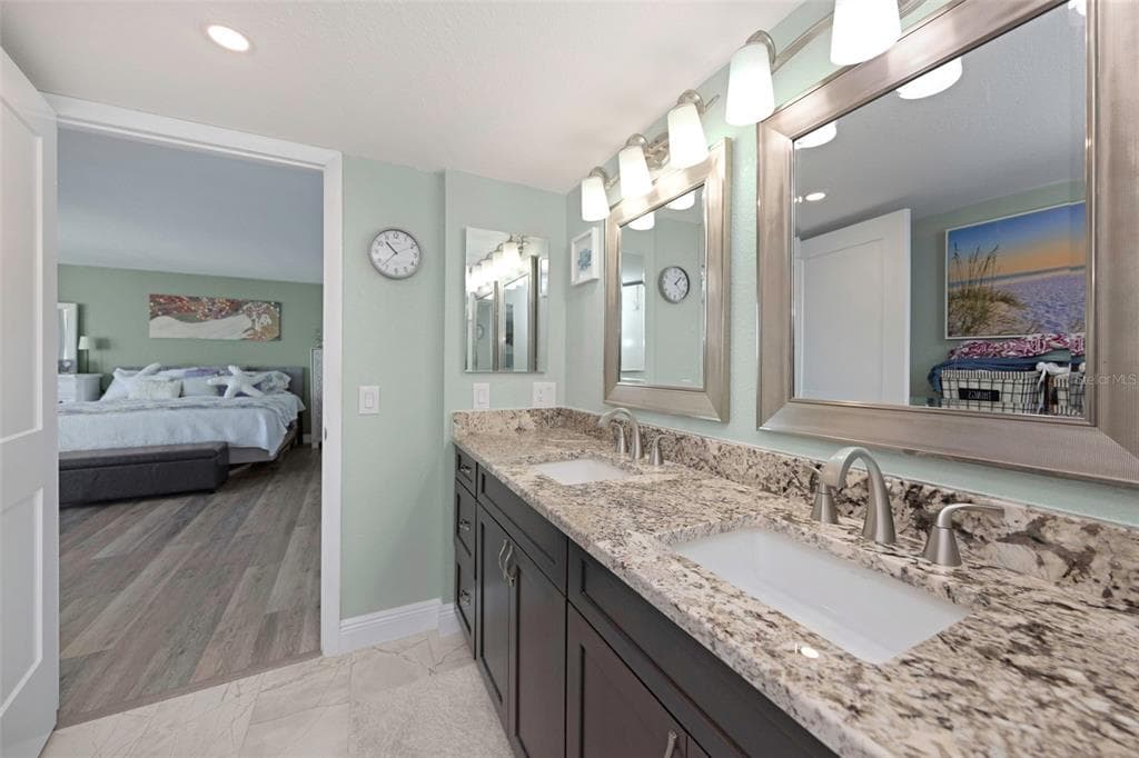 736 ISLAND WAY 601 photo 25