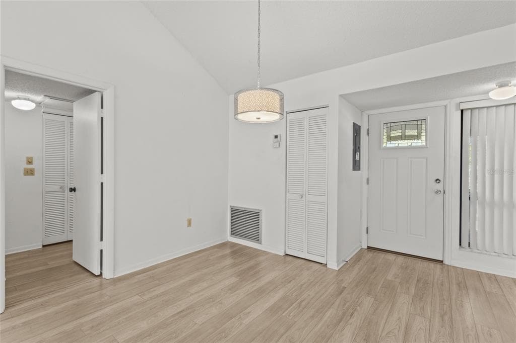 1627 BROOKHOUSE DRIVE 263 photo 3