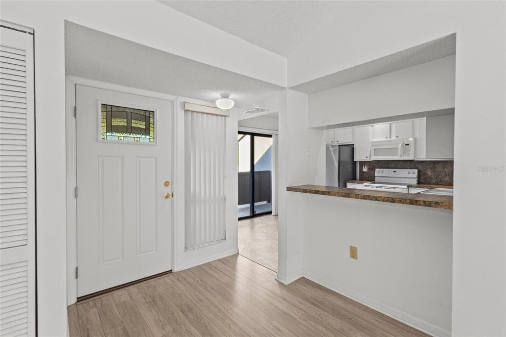 1627 BROOKHOUSE DRIVE 263 photo 4