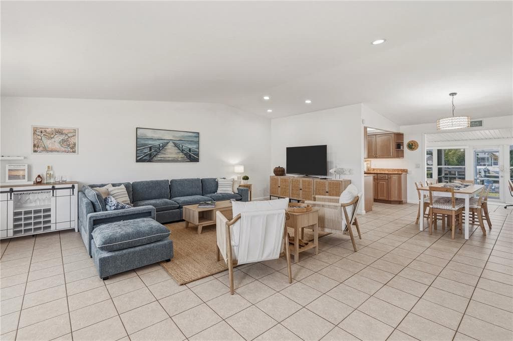 21277 EDGEWATER DRIVE photo 4