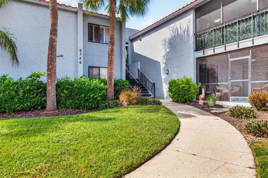 6326 GRAND BAHAMA CIRCLE F photo 2