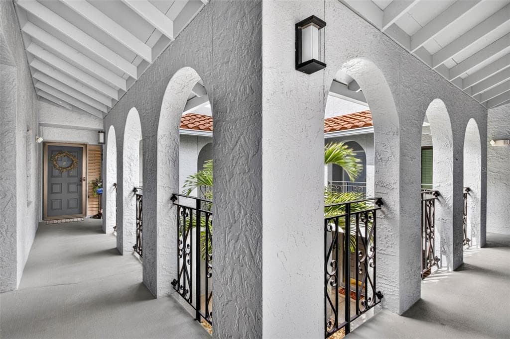 6326 GRAND BAHAMA CIRCLE F photo 3
