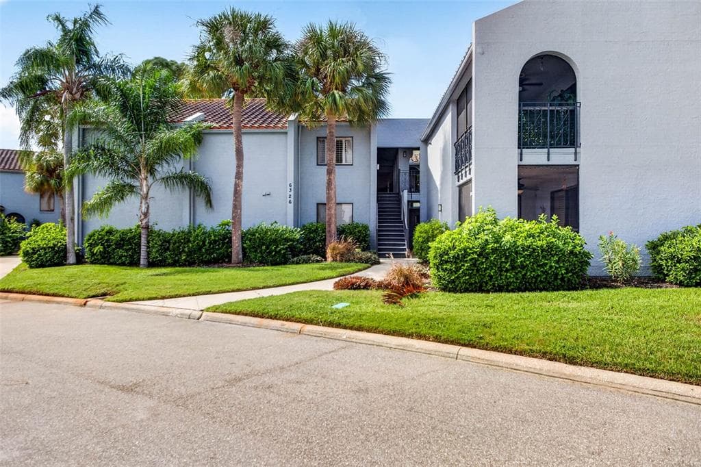 6326 GRAND BAHAMA CIRCLE F photo 1
