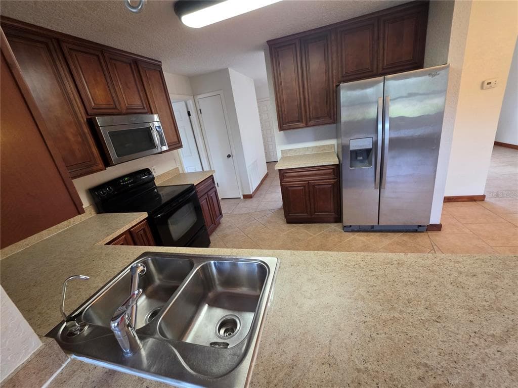 8270 NORMLEE ROAD photo 12