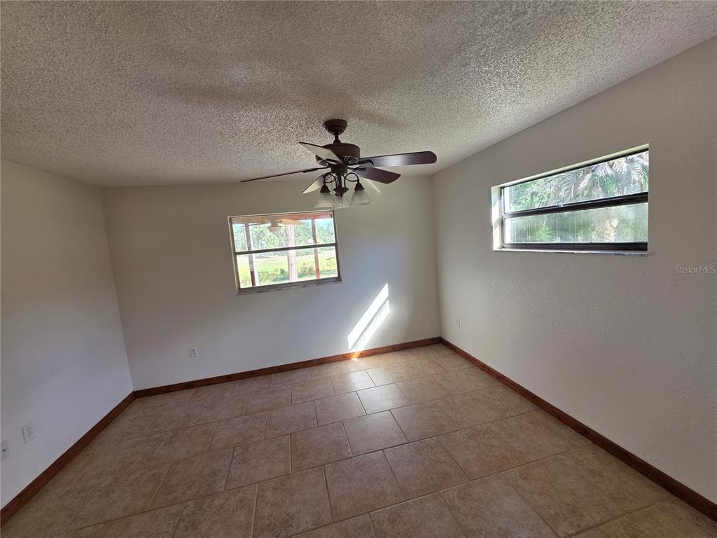 8270 NORMLEE ROAD photo 22