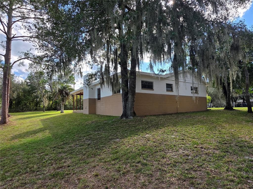 8270 NORMLEE ROAD photo 11
