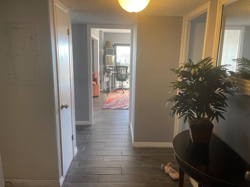 51 ISLAND WAY 1109 photo 3