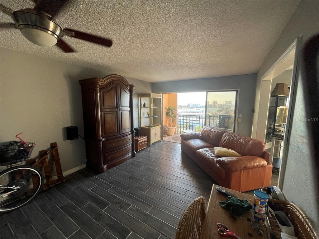 51 ISLAND WAY 1109 photo 4