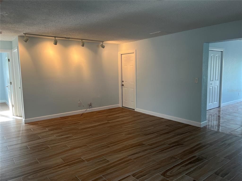 307 LA HACIENDA DRIVE photo 6