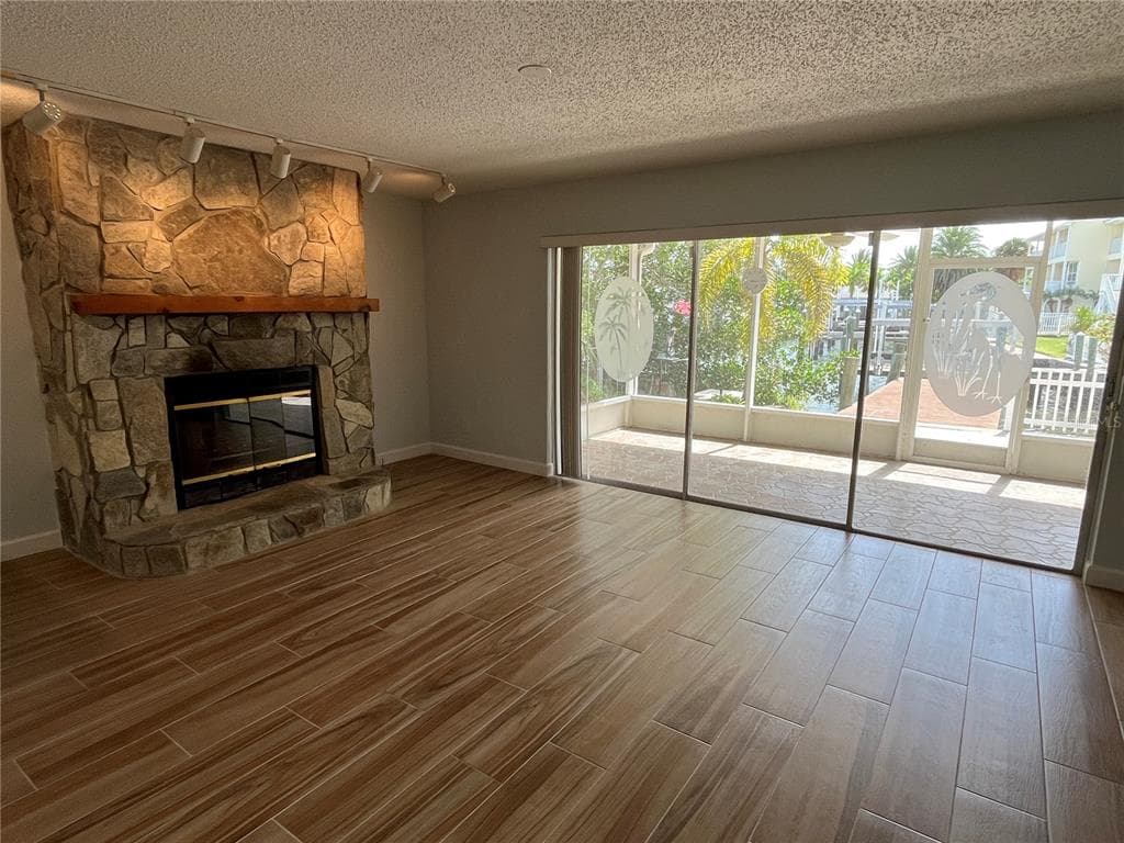 307 LA HACIENDA DRIVE photo 16
