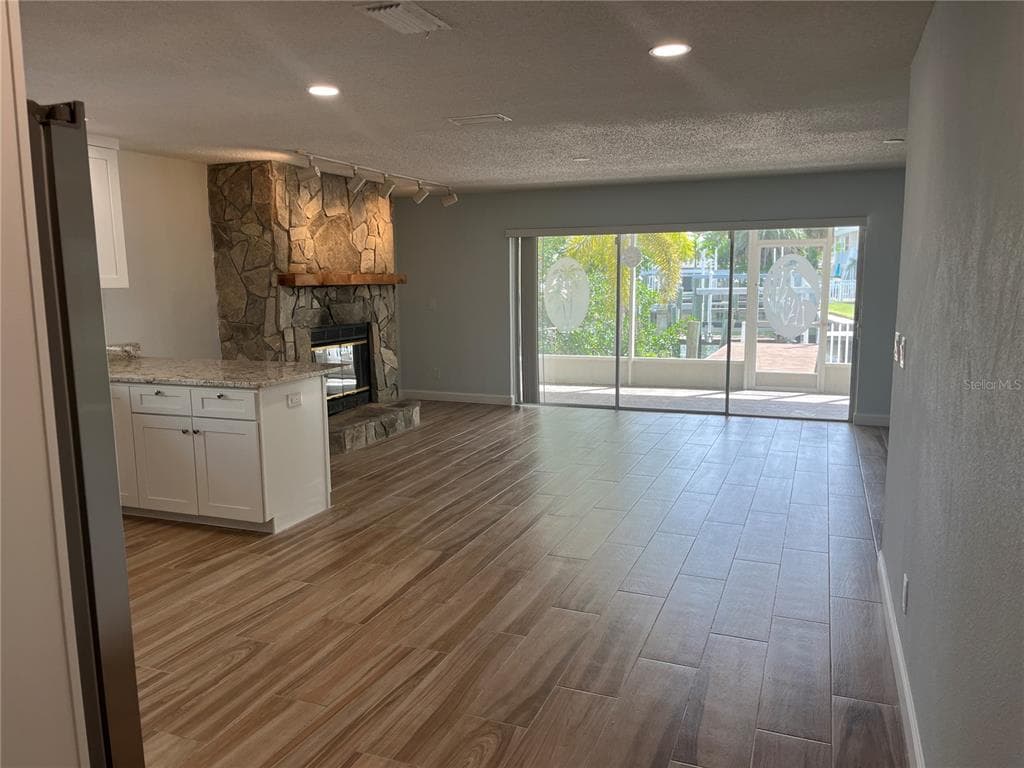 307 LA HACIENDA DRIVE photo 12