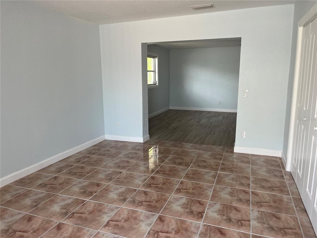 307 LA HACIENDA DRIVE photo 3