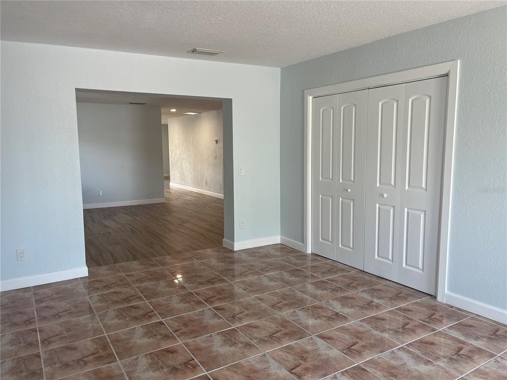 307 LA HACIENDA DRIVE photo 4