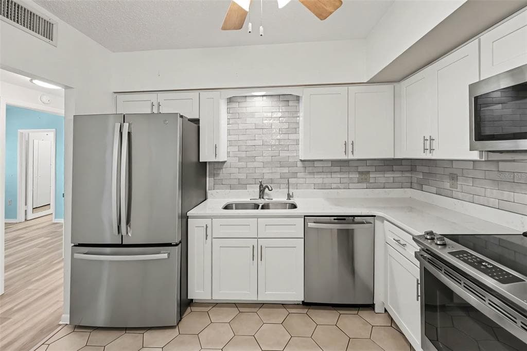 30 TURNER STREET 806 photo 6